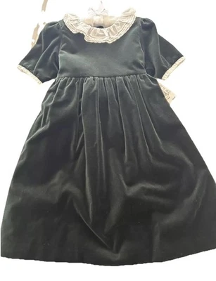 Vestido coleção Edgehill 5 manga princesa veludo verde gola de renda laço GRÁTIS SH - Imagem 1 de 4