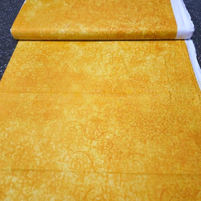 Scrollscapes BTY Dan Morris Quilting Treasures Tonal Amarelo Profundo - Imagem 1 de 2