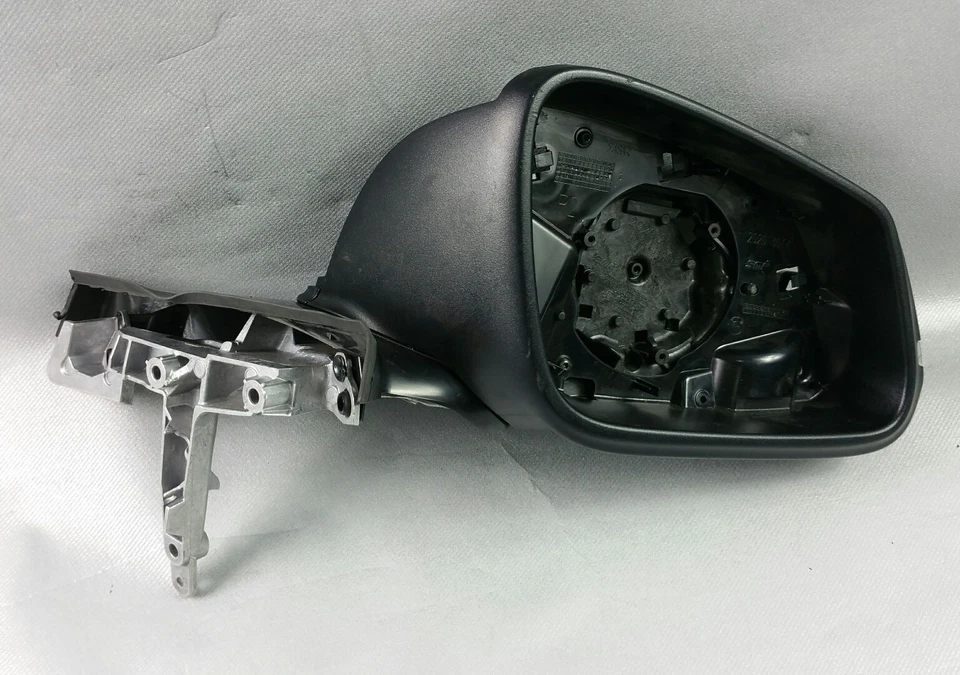 Корпус правостороннего зеркала BMW i3 - Изображение 1 из 1