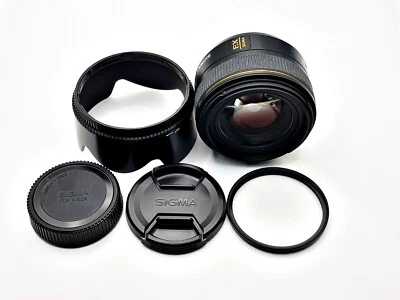 Sigma 30mm f/1.4 EX DC HSM AF Wide Angle Lens for Nikon w/slim mc uv [Excellent] - Image 1 of 4