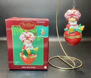 VTG 2003 TCFC Strawberry Shortcake SITTIN’ BERRY PRETTY Scented Hinged Ornament - Picture 1 of 11