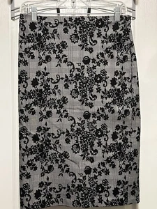 Linda Matthews Pencil Skirt Women’s Size Small Black Floral Plaid Pull On EUC - Picture 1 of 9