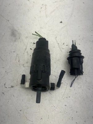 Volkswagen Jetta Sportwagen 2010-2014 lavadora sensor de nivel de fluido y bomba OEM. Foto 1 de 4