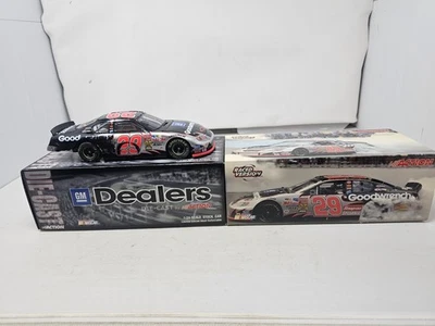KEVIN HARVICK - Acción 1:64 Diecast Coche Versión de Carreras Edición Limitada 1 de 1.644 Foto 1 de 4