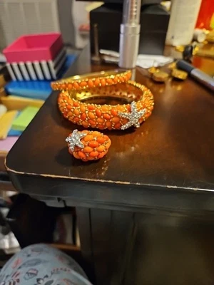 Kenneth Jay Lane Imitación Coral/Cristal Estrella de Mar Pulsera Ovalada, Anillo, Pulsera Coral Foto 1 de 4