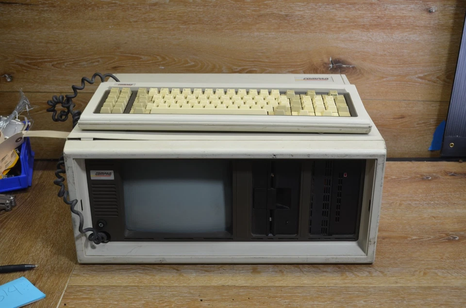 Computadora Compaq Portátil 1 I Vintage + Discos REPARACIÓN DE PIEZAS NO PROBADAS Foto 1 de 4