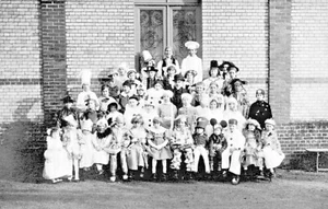 PHOTO D'ENFANTS CARNAVAL - Imagen 1 de 2