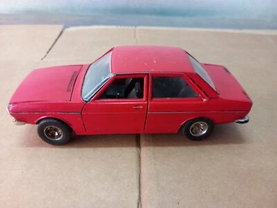 BURAGO 1/24-AUDI 80 GT UN MONTANTE LESIONATO E UNO MANCANTE - Immagine 1 di 4