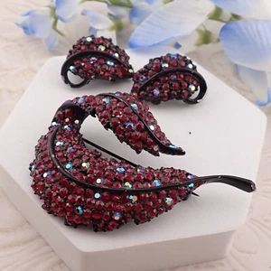 Set orecchini spilla foglia arricciata strass pavè AB rosso vintage di BSK - Foto 1 di 6