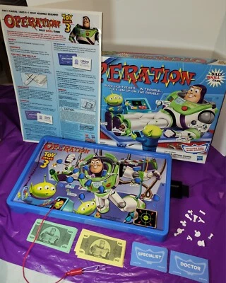 Juego de Operación Disney Pixar Toy Story 3 Hasbro Probado Completo Zumbador Funciona Foto 1 de 4