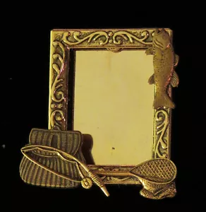 Fisch Angeln Foto Anstecknadel Brosche 24 Karat Goldplatte & Messing Fischrute Korb Netz - Bild 1 von 5
