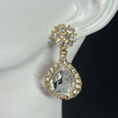 Pendientes colgantes de cristal transparente J Crew racimo de diamantes de imitación tono dorado lágrima perforada Foto 1 de 4