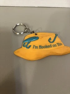 Vintage Sammlerstück Schlüsselanhänger Fischerhut "I'm Hooked on You" - Bild 1 von 4