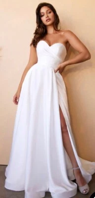Vestido de novia sin tirantes satinado talla grande, blanco roto. Corsé añadido a la espalda. Foto 1 de 4