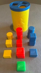 1977 Fisher Price Baby Shape Sorter Yellow/Blue Bucket Lid w 14 colorful Blocks - Picture 1 of 5