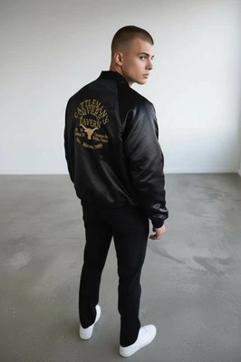 Chaqueta de satén vintage años 80 XXL Cattleman’s Square Tavern Texas Dive Bar rara Foto 1 de 4