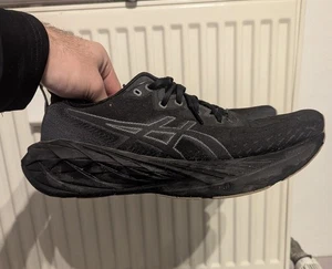 ASICS Novablast 5 Laufschuhe & ON Cloud X Trainingsschuhe – 2 Paar (Top-Zustand) - Bild 1 von 4