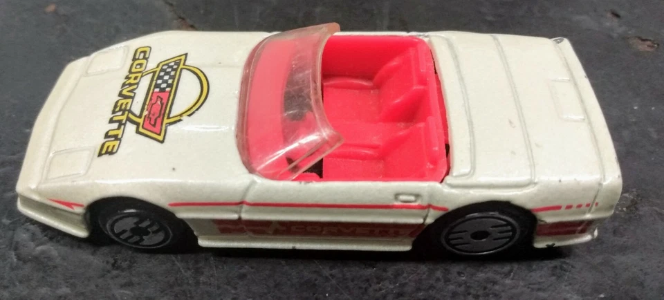 Hot Wheels Custom Corvette 1988 blanco convertible Malasia ruedas 1:64 UH bonito Foto 1 de 4