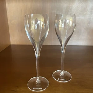 2 Veuve Clicquot Sektflöten Gläser Weiß Logo Tulpe Französisch 8" 6oz - Bild 1 von 8