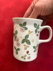 Wedgwood Tall Wild Strawberry Mug (oven- to- table line) - Picture 1 of 23