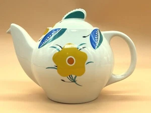 Vintage Susie Cooper Wedgwood Pottery Yellow Daisy design tea pot for 2. - Picture 1 of 10