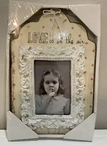 NOS Creme Rosa Punkte "Liebe liegt in der Luft" Foto Bilderrahmen Verziert 3,5" X 5" - Bild 1 von 6