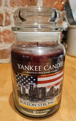 Nuevo sin usar 15 de abril de 2013 We Are Strong Yankee Candle Boston Strong 22 oz Foto 1 de 4