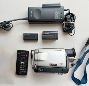 Sony Handycam DCR-TRV7 MiniDv w/120x Digital Zoom, Batteries, Charger and Remote - Picture 1 of 24