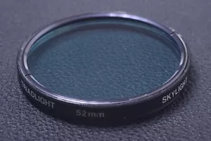 ✅ TRIADLIGHT BLUE SKYLIGHT 52MM FILTER GENUINE LENS OR CAMERA SCREW IN 17-2 - Picture 1 of 2