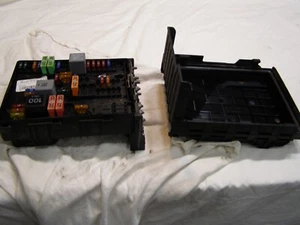 OEM 2008 Volkswagen Jetta Wolfsburg Fuse Relay Box Block w/ Cover 1K0937124 P - Picture 1 of 7