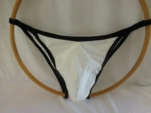 Bikini Brasileño Peso Lite Para Hombre Blanco con Borde Negro Hecho en EE. UU. 1 día Envío - Imagen 1 de 3