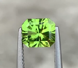 VVS 2.39 CT Natural Green Peridot Gemstone Precision Cut From Pakistan - Picture 1 of 2