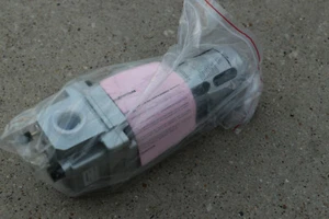 DYNAFLO LUBRICATOR L1794 3/4" NPT POLY BOWL 145 PSI 0425932 P/L1794 - Picture 1 of 4