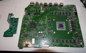 XBOX ONE S 1681 DONANTE DEFECTUOSO MB con placa de transmisión - 64% atascado - NO cable - piezas - leer - Imagen 1 de 19