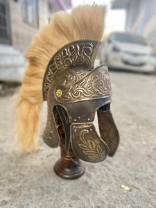 Messing mittelalterlicher römischer Zenturionhelm Design gravierter Helm mit Holzständer - Bild 1 von 6