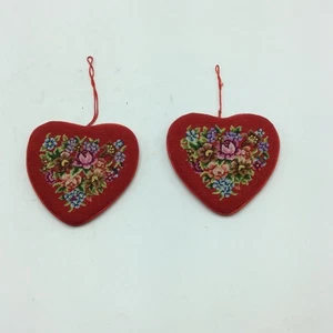 Adornos de Navidad hechos a mano florales en forma de corazón rojo 3,5" punto de cruz - Imagen 1 de 11
