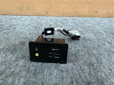 INFINITI Q50 Q60 2014-2024 OEM AUXILIAR USB MAPA TARJETA SD PUERTO INSERTAR CONJUNTO Foto 1 de 4