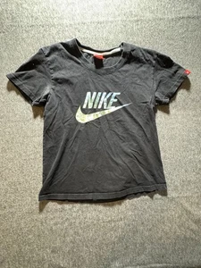 Nike Swoosh Black Graphic Tee The Nike Tee Damen Medium - Bild 1 von 9