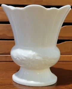 Vaso porcellana avorio Lenox 6" design foglia ventaglio goffrato smerlato USA - Foto 1 di 6