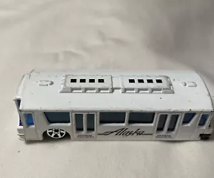Transporte en autobús diecast del aeropuerto de Alaska Airlines por juguete real - Imagen 1 de 7