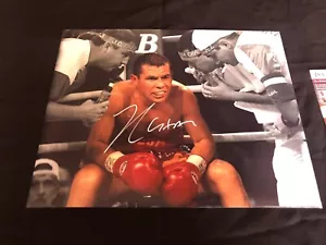 JULIO CESAR CHAVEZ Autographed 11x14 Photo - Exclusive Legend!!! - Picture 1 of 5