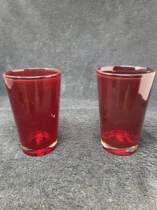 Vasos de agua soplados de vidrio artístico rojo profundo - Imagen 1 de 4