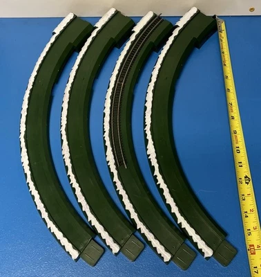 4 Sloped Curved N Scale Train Track Bachmann Green & Snow & Sparkles 11 1/4” R - Image 1 of 4