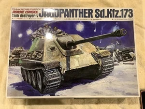 Bandai 1/24 RC Big Tank Jagdpanther Fernbedienung oder Innenraum Neu Open Box - Bild 1 von 4
