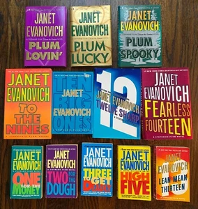 Mixed Lot of 12 Janet Evanovich Stephanie Plum Mystery Novels - Picture 1 of 2