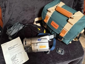 Sony Handycam CCD-TRV37 Vision Video8 Camcorder With Charging Cord and Battery - Picture 1 of 15