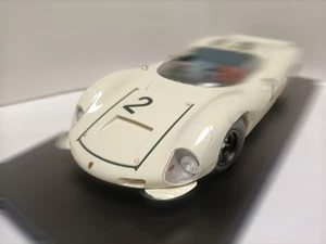 Matrix 1:18 Porsche Champion Rally Car Model Porsche 910/8 Winner 1967 - Picture 1 of 9