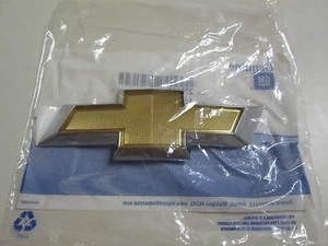 2010-2013 CHEVROLET CAMARO REAR TRUNK DECK LID BOWTIE EMBLEM 20946747 22761890 - Picture 1 of 3