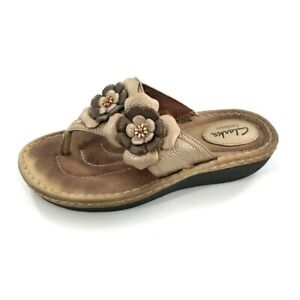Clarks Artisan Womens Thong Sandals Sz 6.5 Bronze Leather Floral Detail