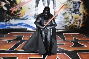 FIGURA DARTH VADER CON SABLE DE LUZ 3,75 PULGADAS STAR WARS REF D6864 - Imagen 1 de 2